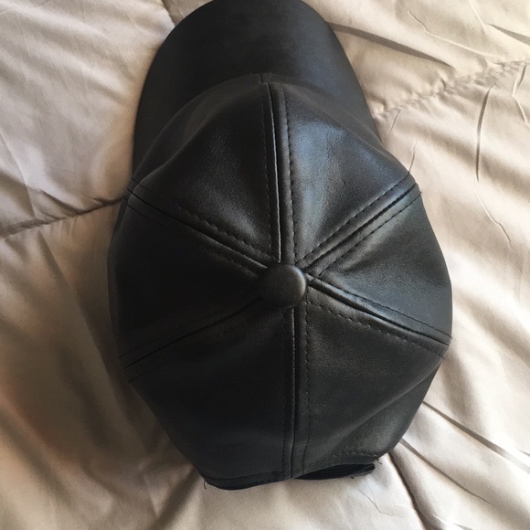 Black Faux leather cap - Picture 4 of 7